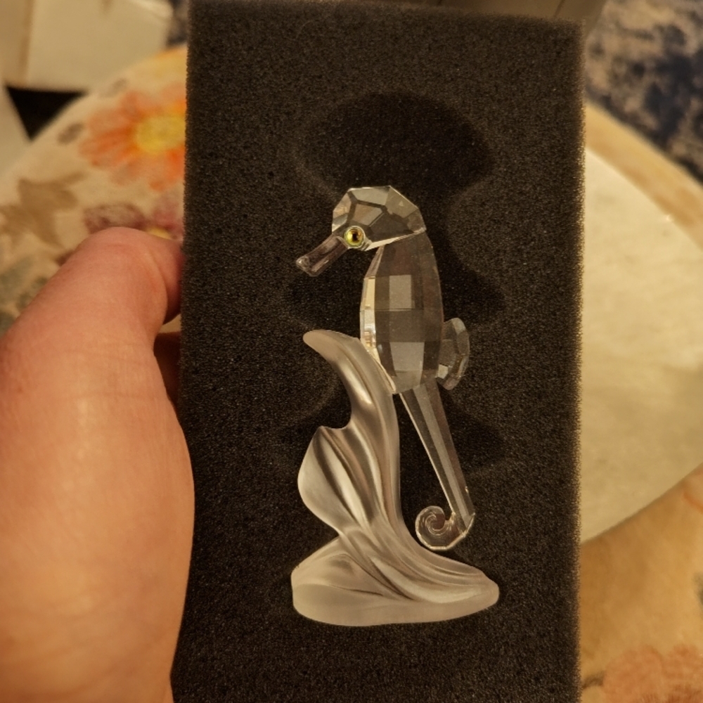 Swarovski Crystal Seahorse Figurine - Picture 4 of 5